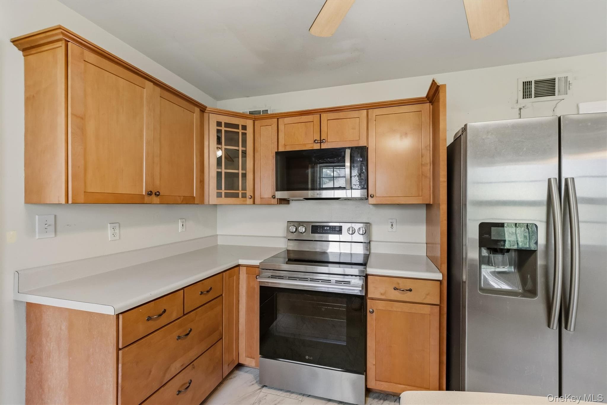 107 E Cedar Street thumbnail 21