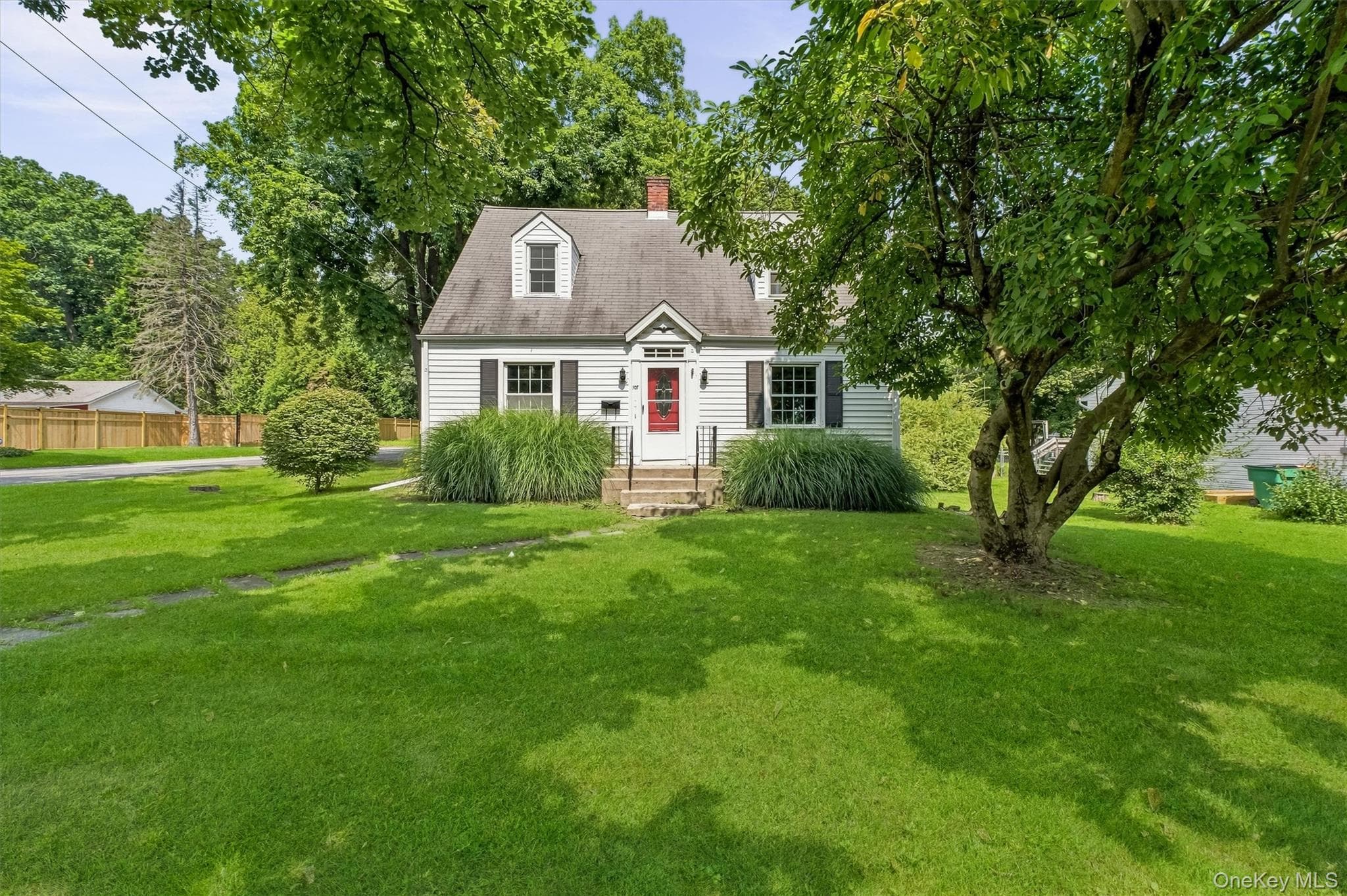 107 E Cedar Street thumbnail 2