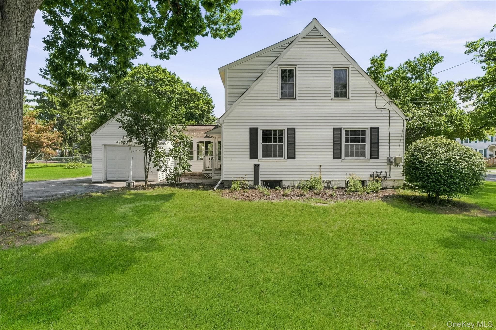 107 E Cedar Street thumbnail 49