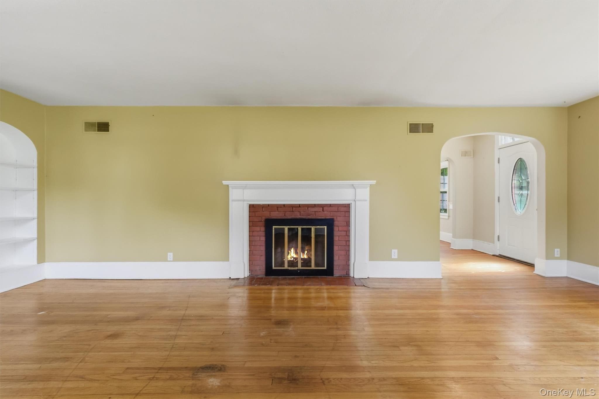 107 E Cedar Street thumbnail 12
