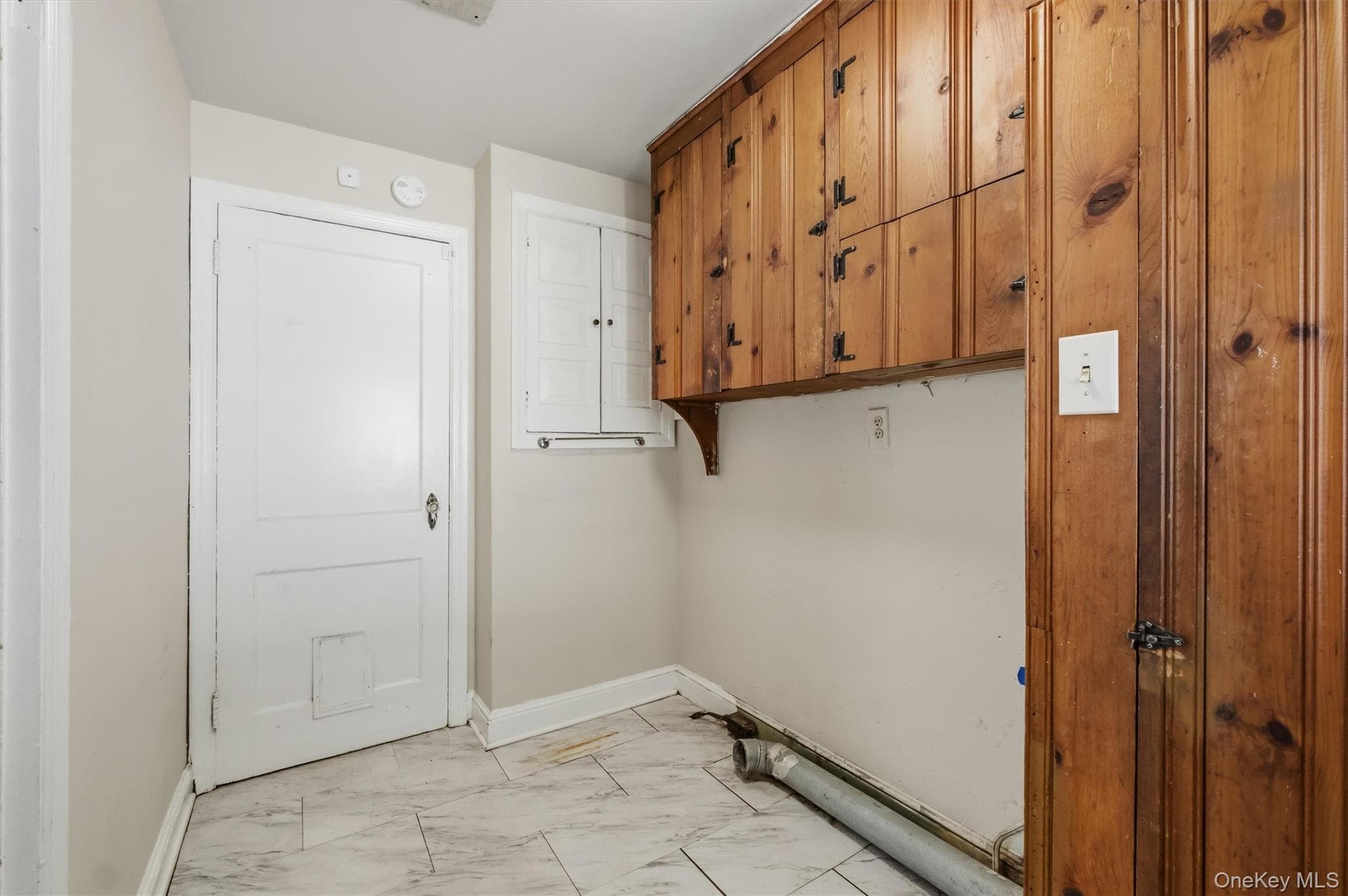 107 E Cedar Street thumbnail 24