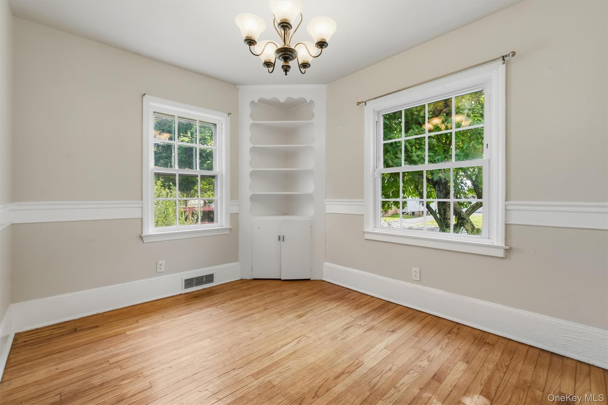 107 E Cedar Street thumbnail 15