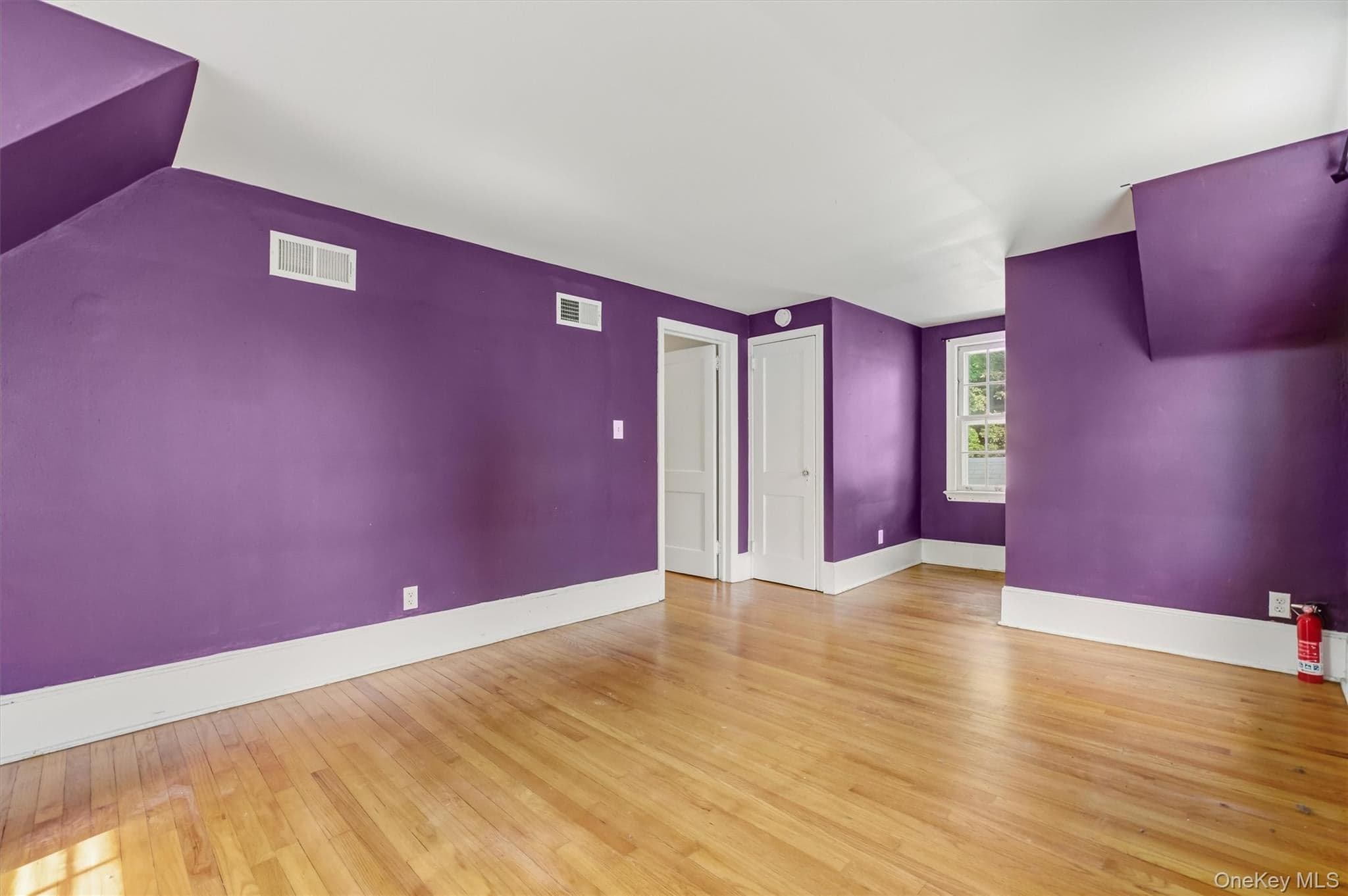 107 E Cedar Street thumbnail 35