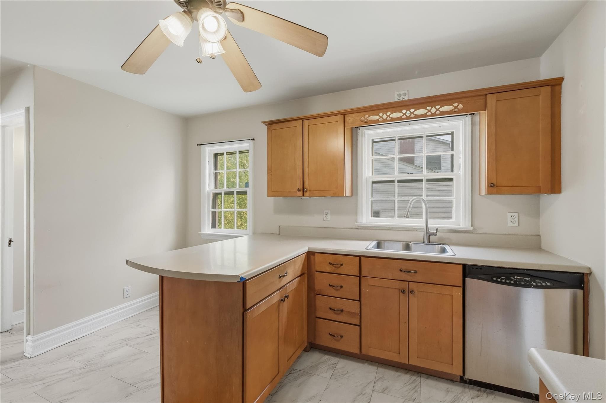 107 E Cedar Street thumbnail 19