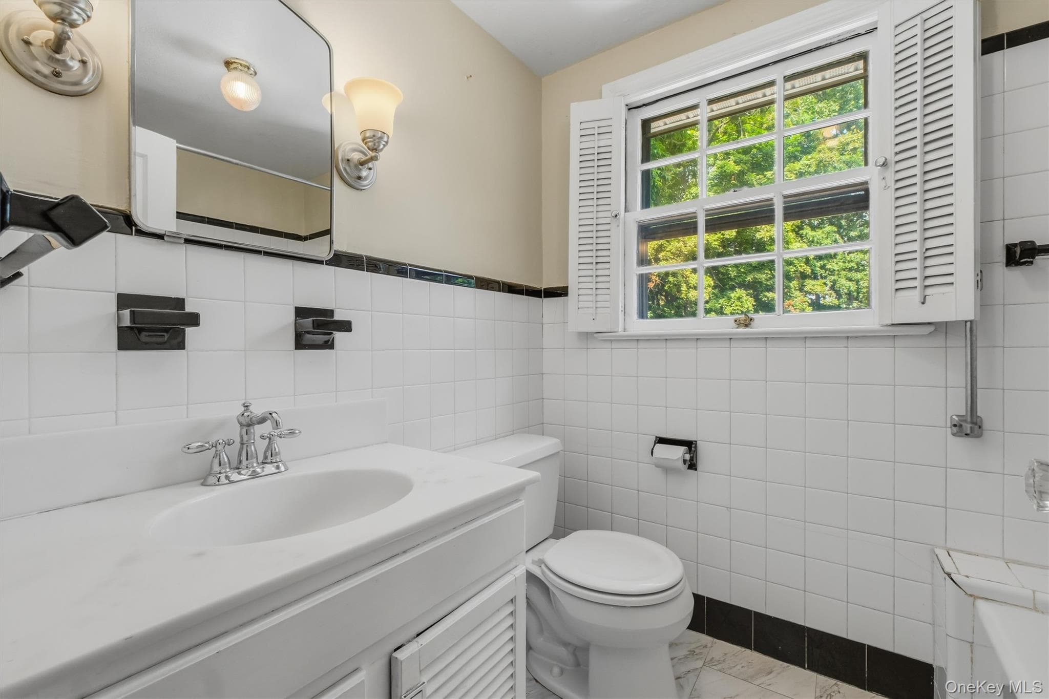 107 E Cedar Street thumbnail 36