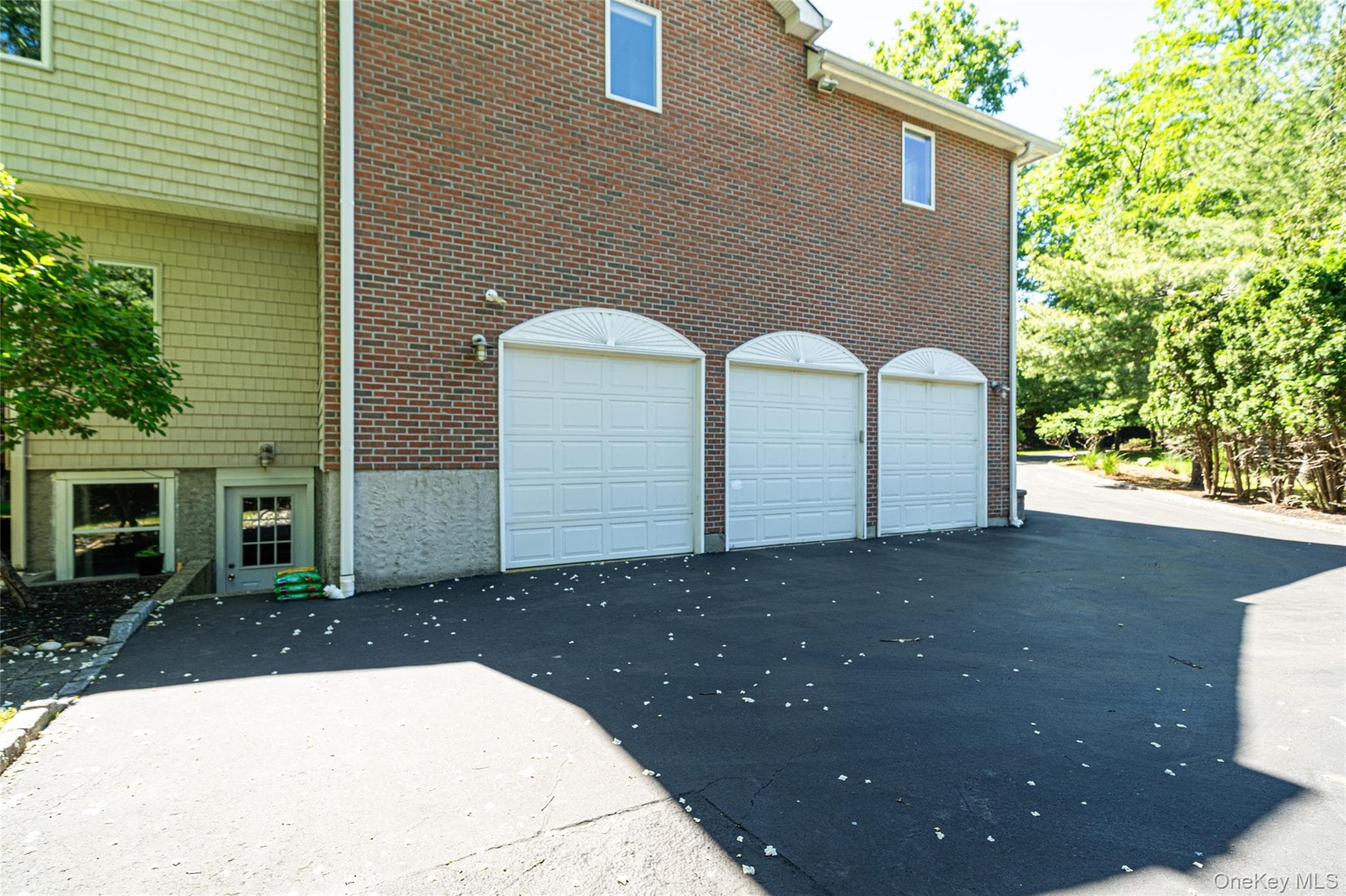 589 Landing Avenue thumbnail 36