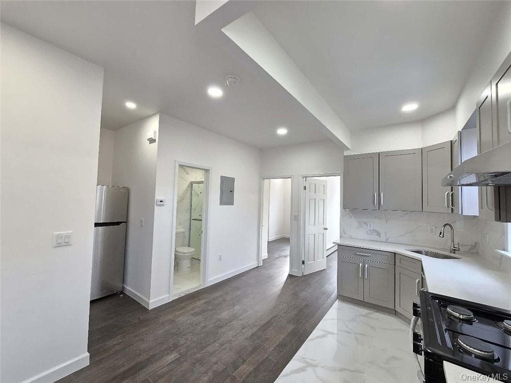2062 Bath Avenue thumbnail 7