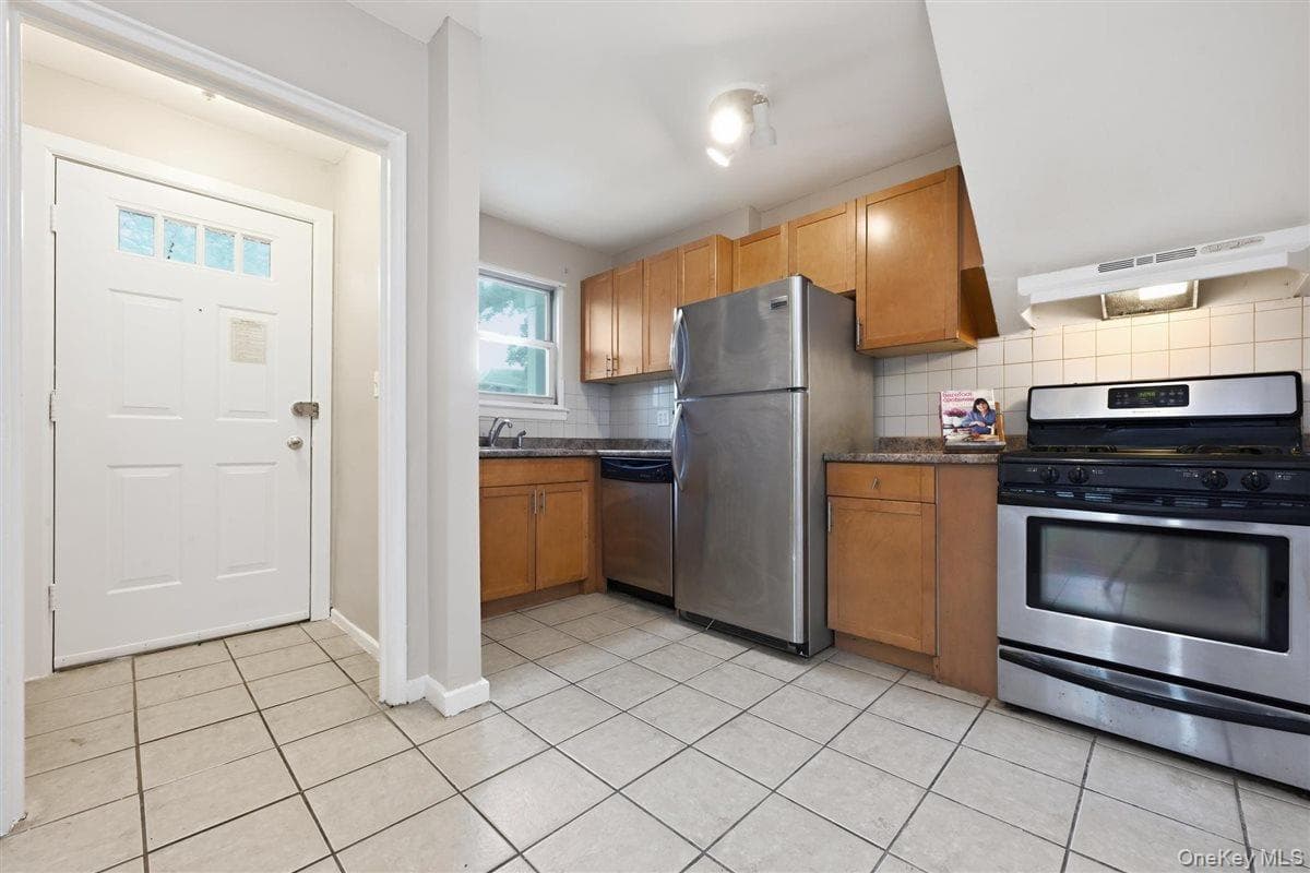 82-75 Langdale Street Unit: 103A thumbnail 3