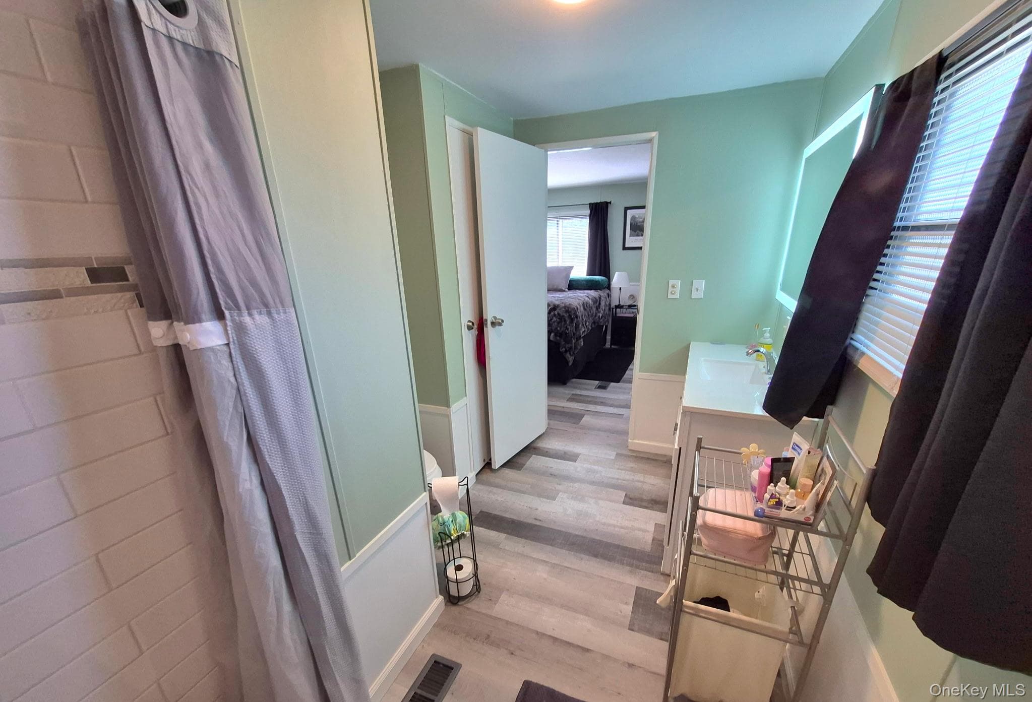 37-28 Hubbard Avenue AVE thumbnail 9