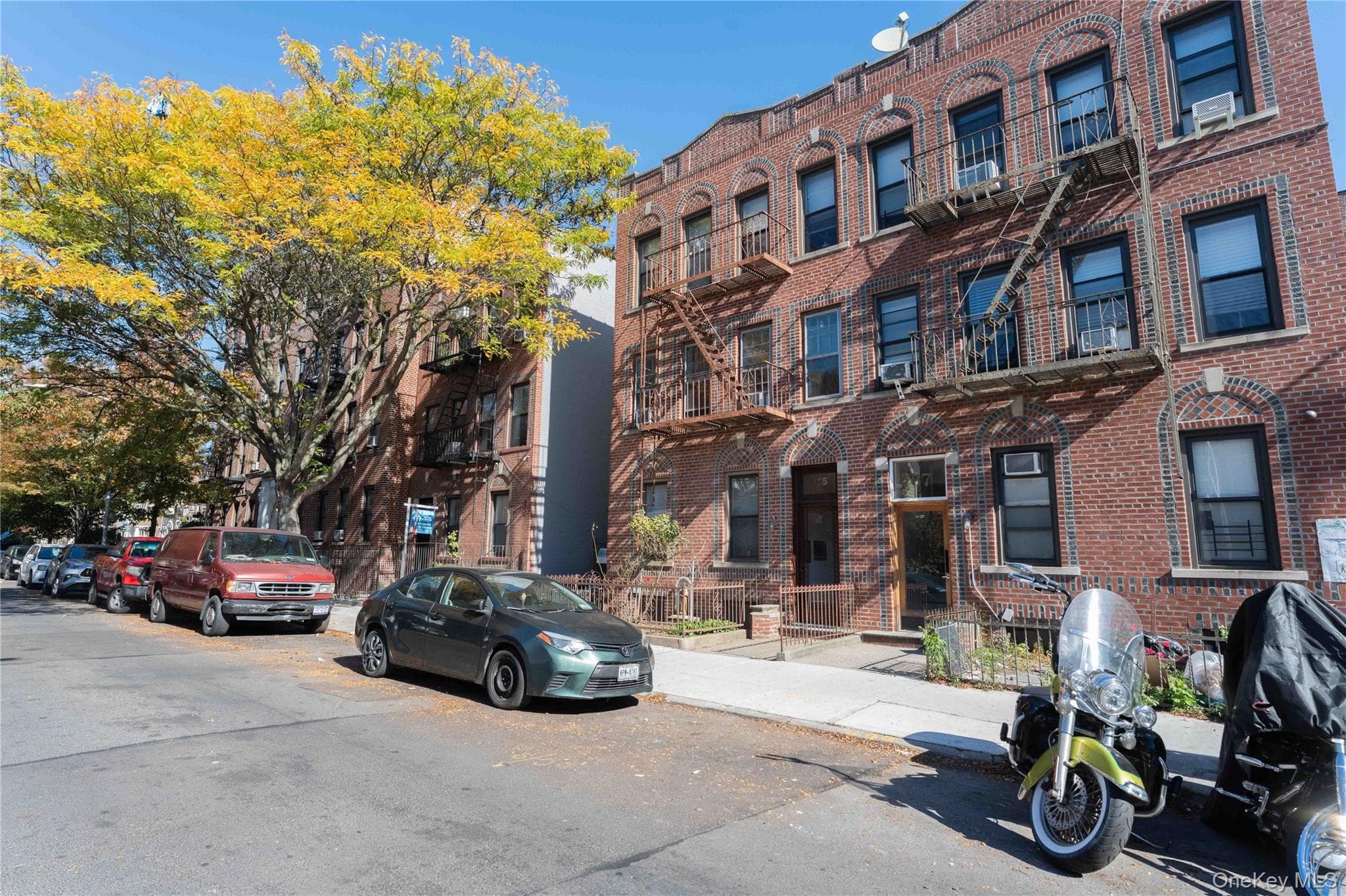 765 E 9th Street thumbnail 2