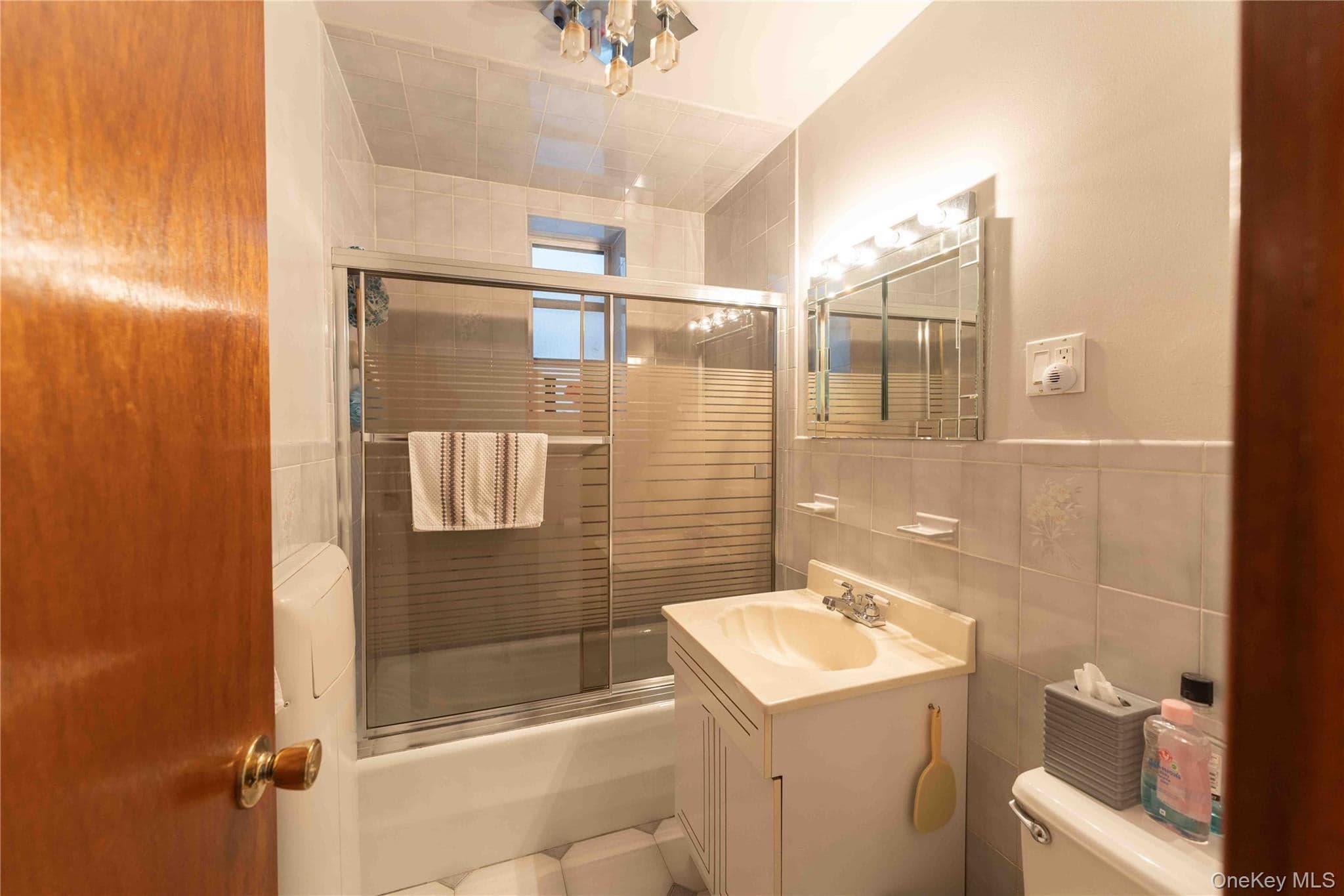 765 E 9th Street thumbnail 13