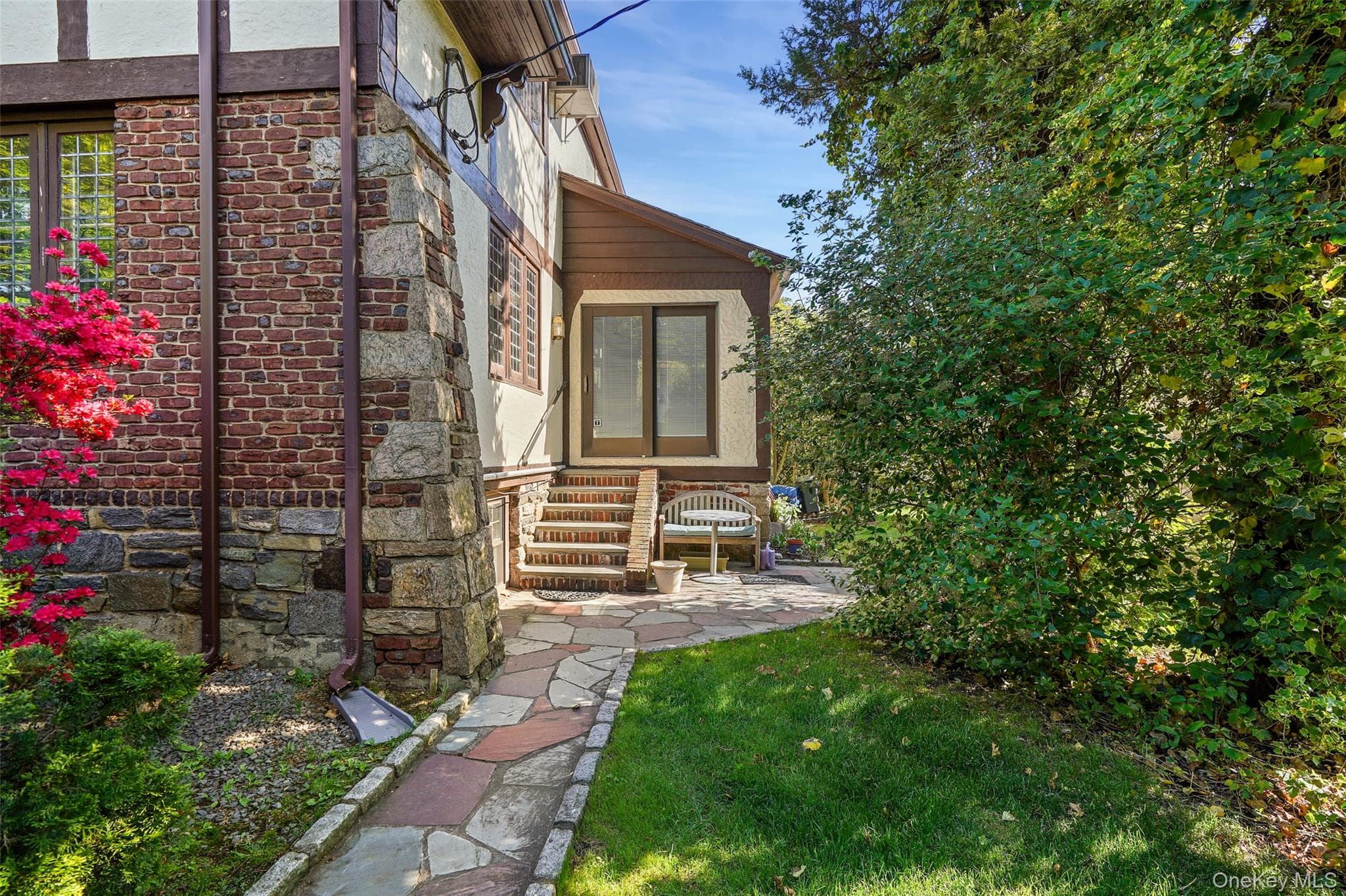 297 E Devonia Avenue thumbnail 41