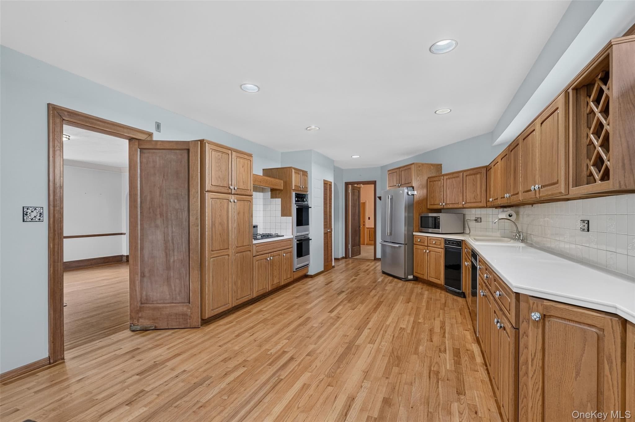 297 E Devonia Avenue thumbnail 13