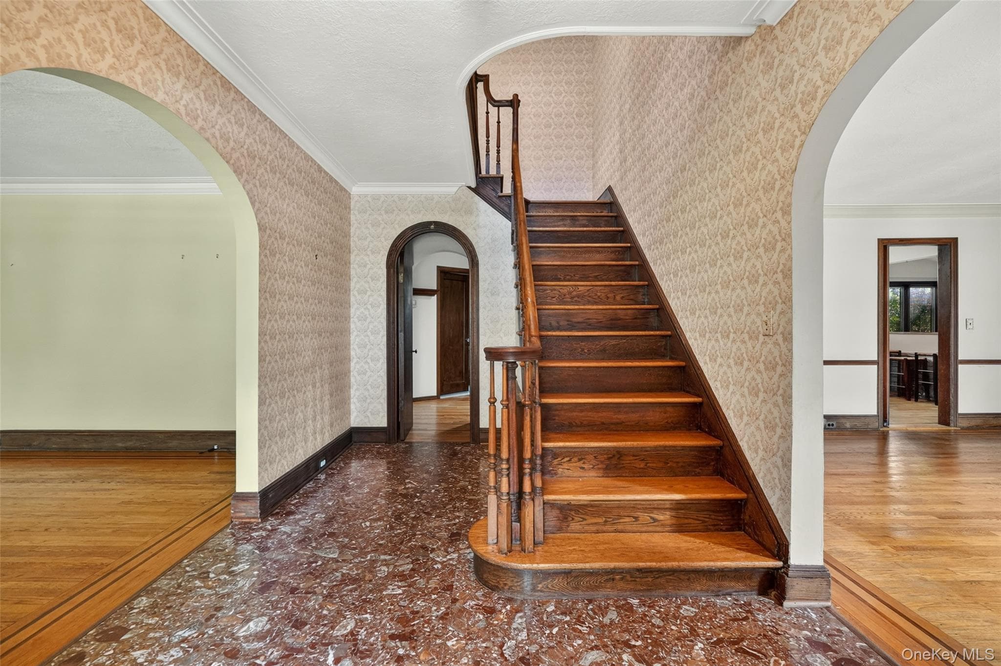 297 E Devonia Avenue thumbnail 6