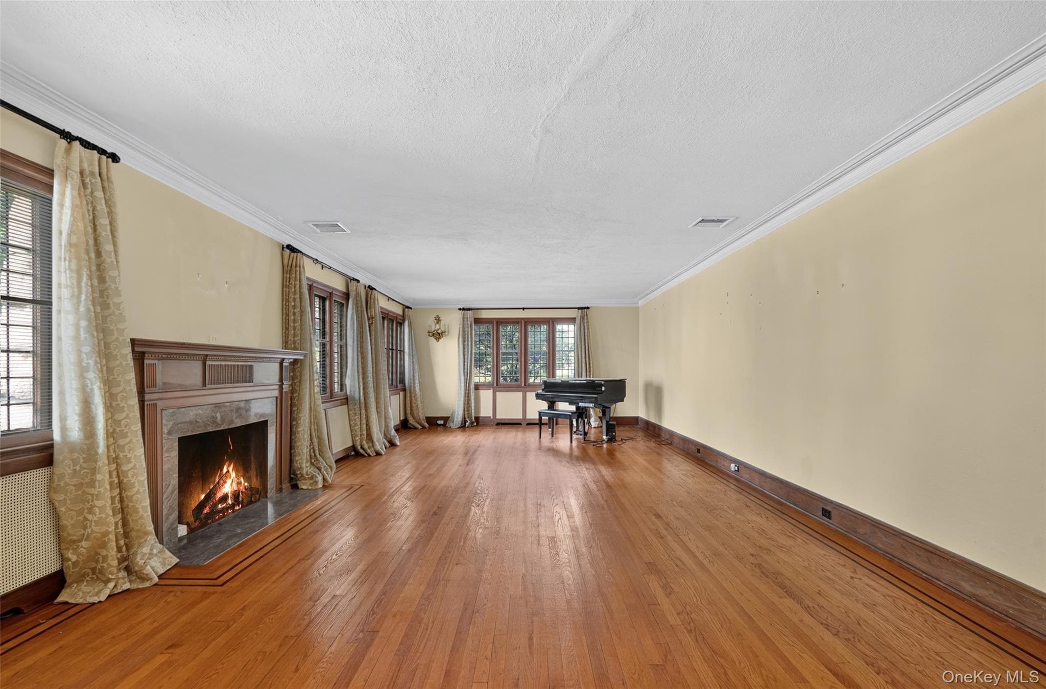 297 E Devonia Avenue thumbnail 9