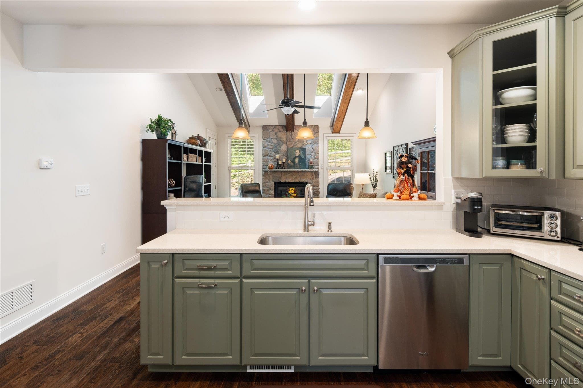 13 Bernheimer Lane thumbnail 9