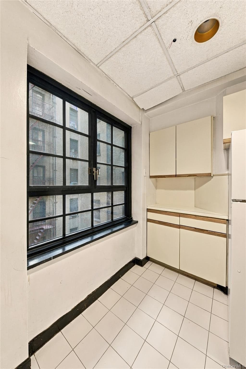 211 East 35th St Unit: 4B thumbnail 8