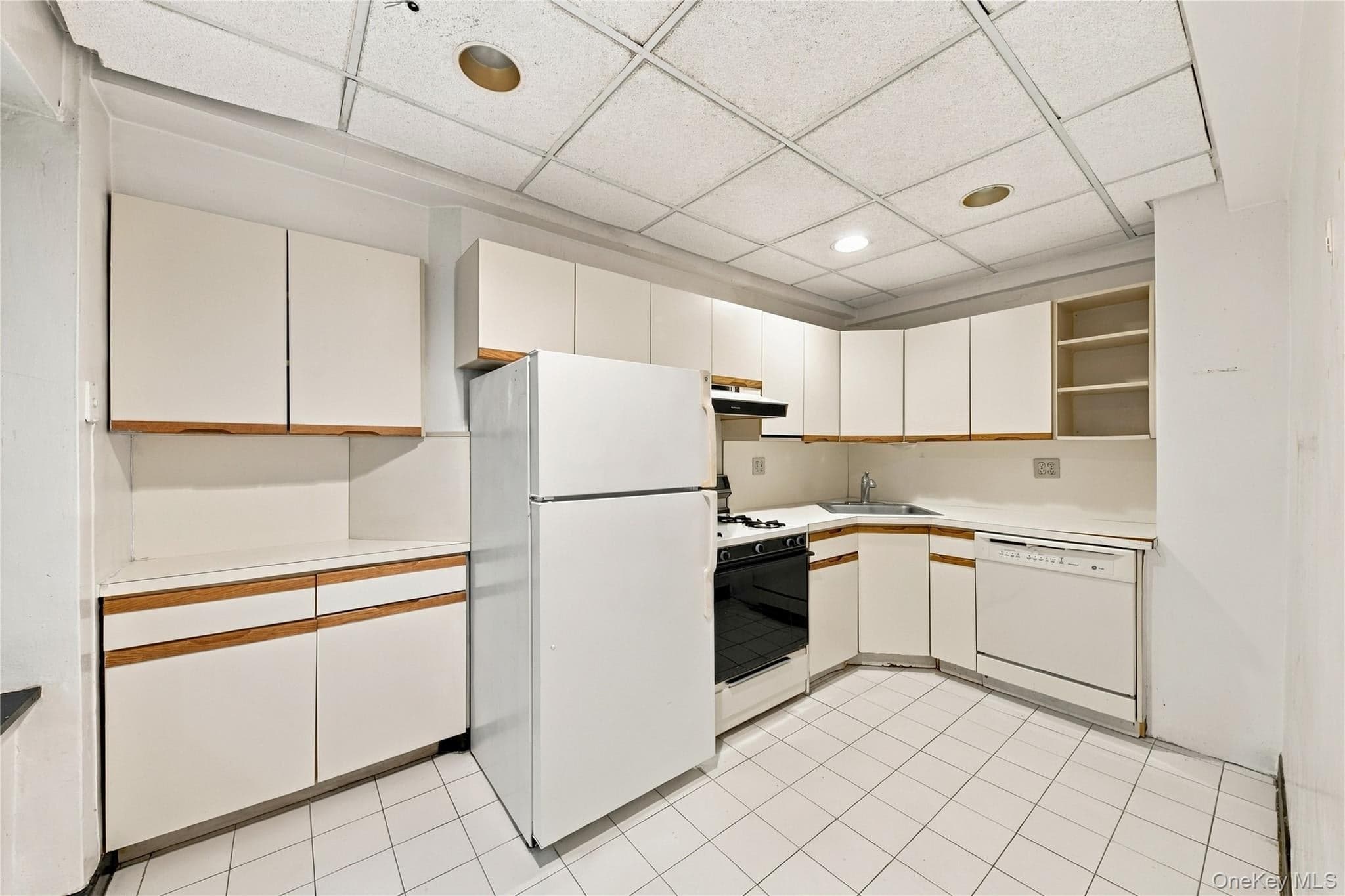 211 East 35th St Unit: 4B thumbnail 7
