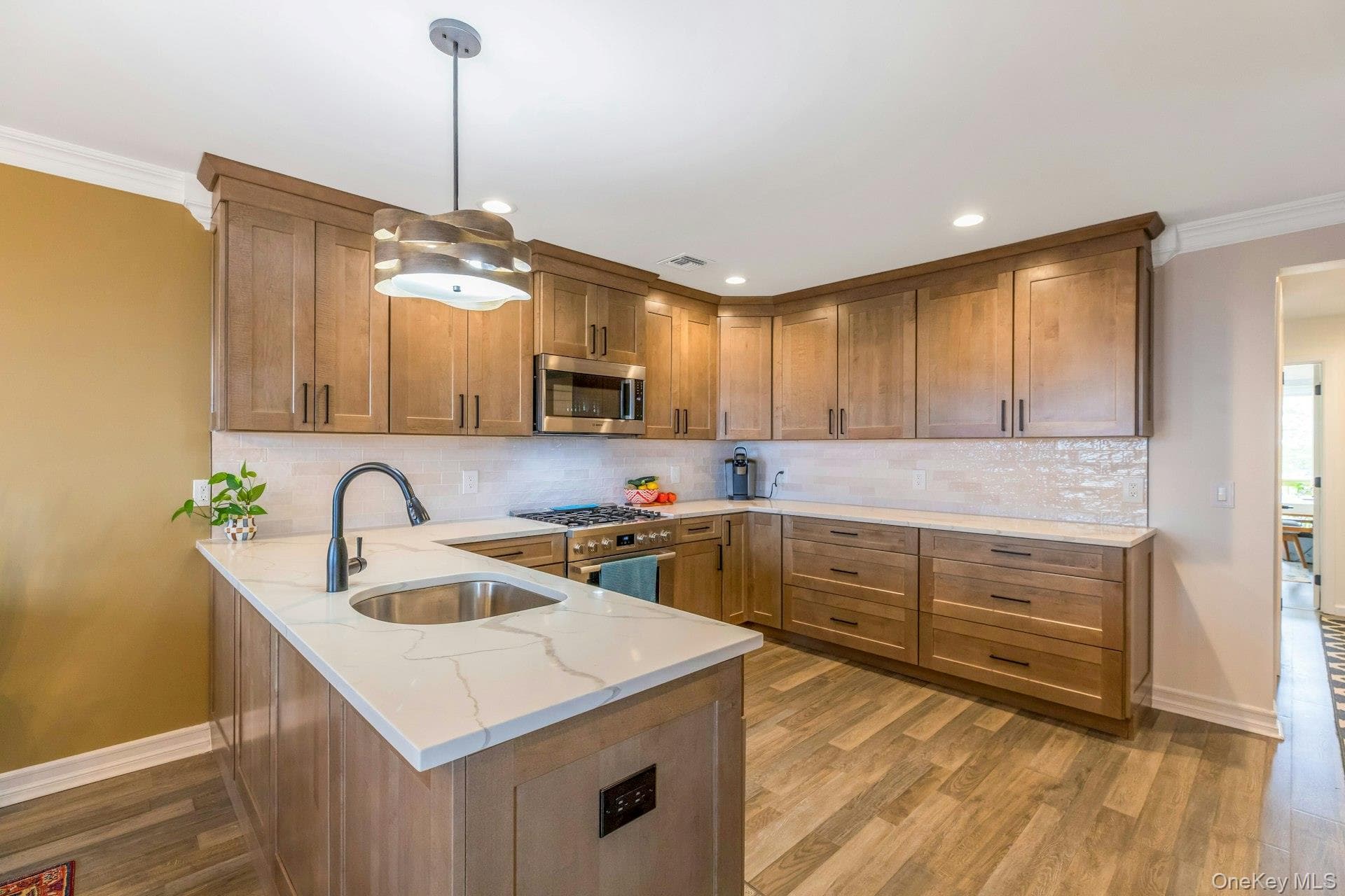 3103 Bluffs Drive thumbnail 9