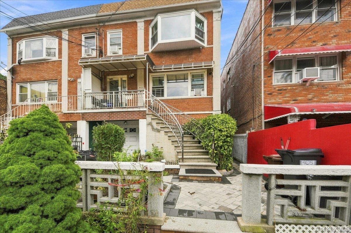 1405 E 233rd Street thumbnail 3