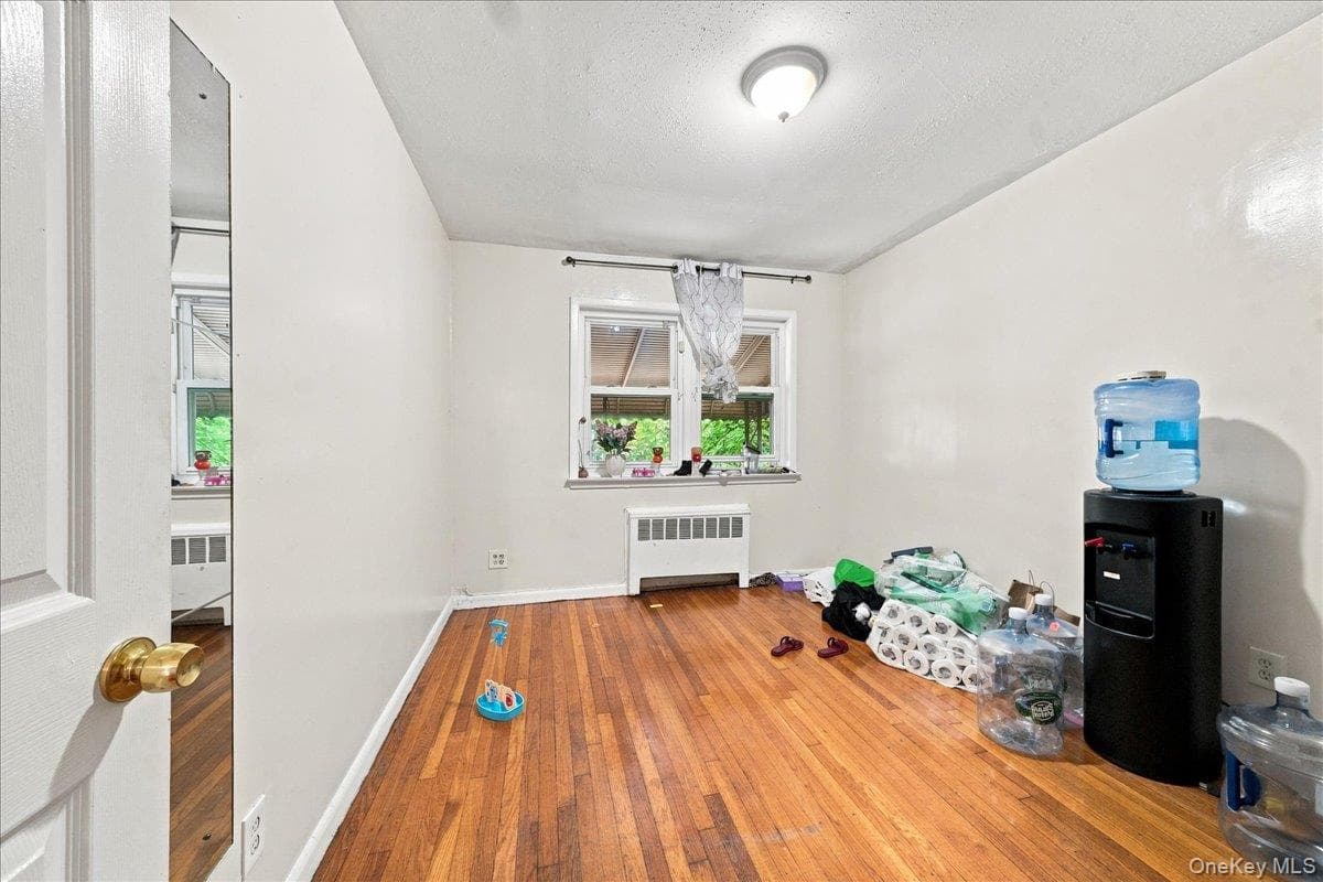 1405 E 233rd Street thumbnail 5