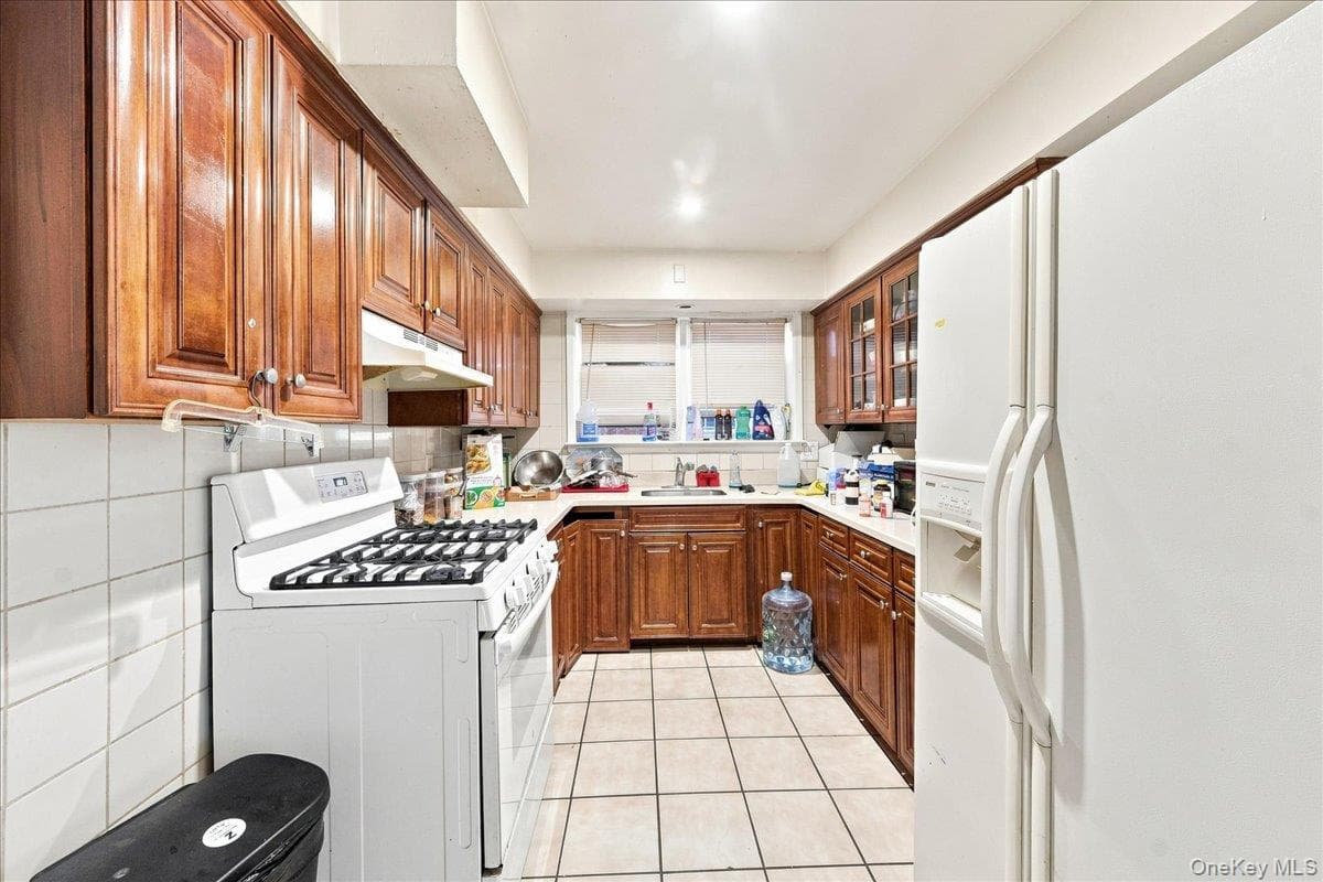 1405 E 233rd Street thumbnail 7