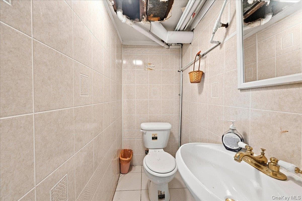 1405 E 233rd Street thumbnail 23