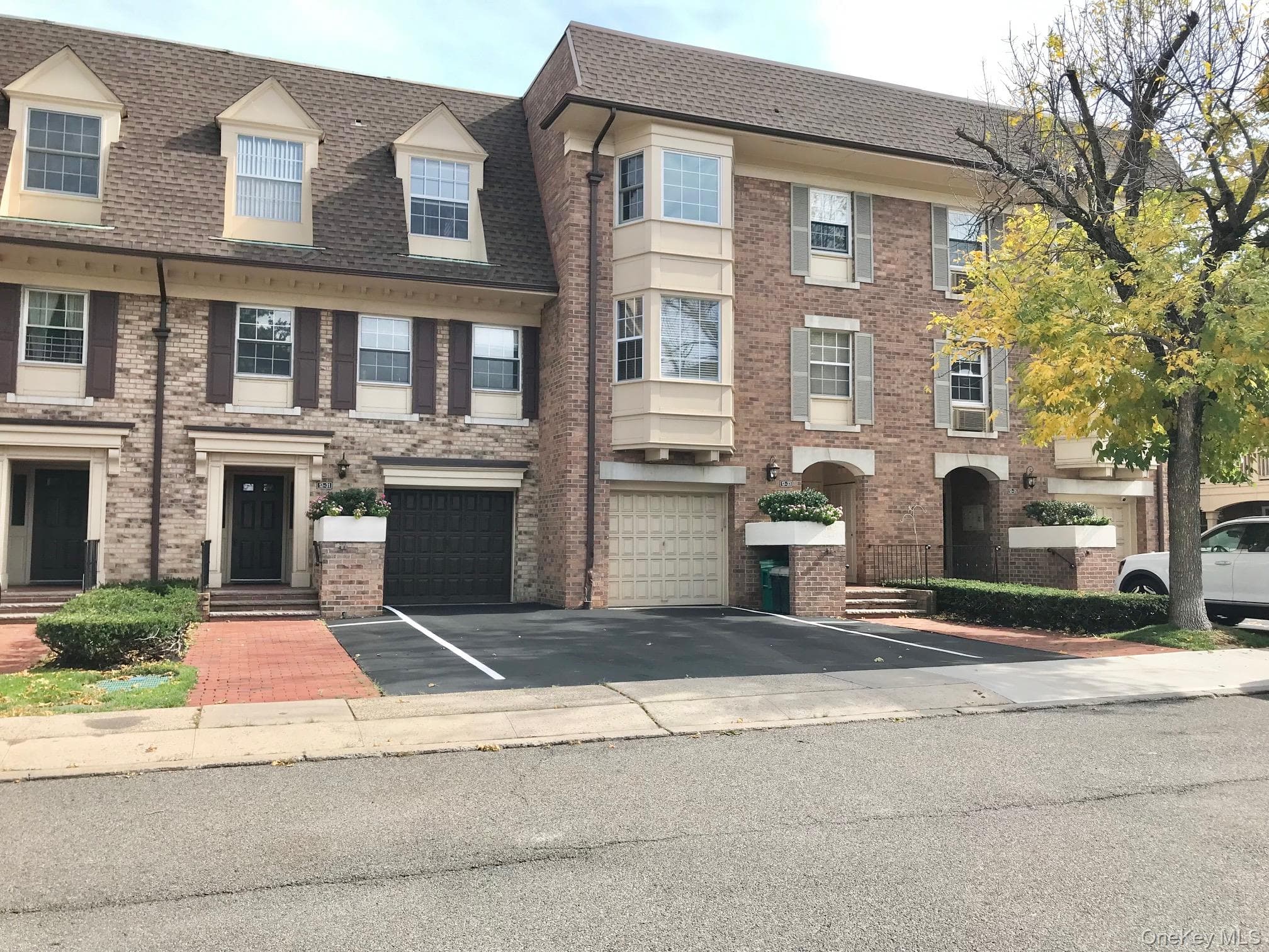 12-31 Robin Lane Unit: Triplex, 1st Floor, Bayside