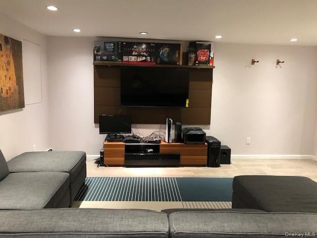 12-31 Robin Lane Unit: Triplex, 1st Floor thumbnail 11