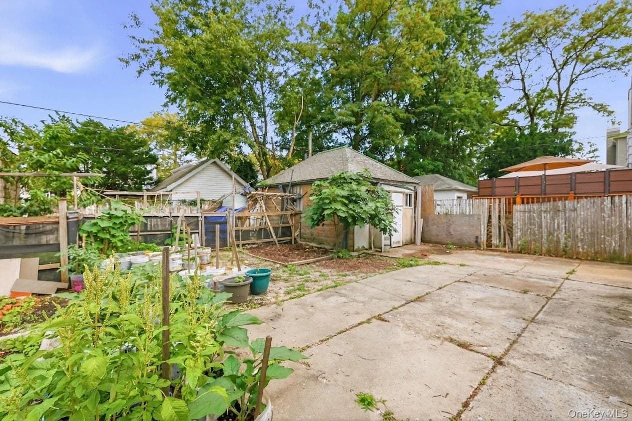 1667 E 51st Street thumbnail 25
