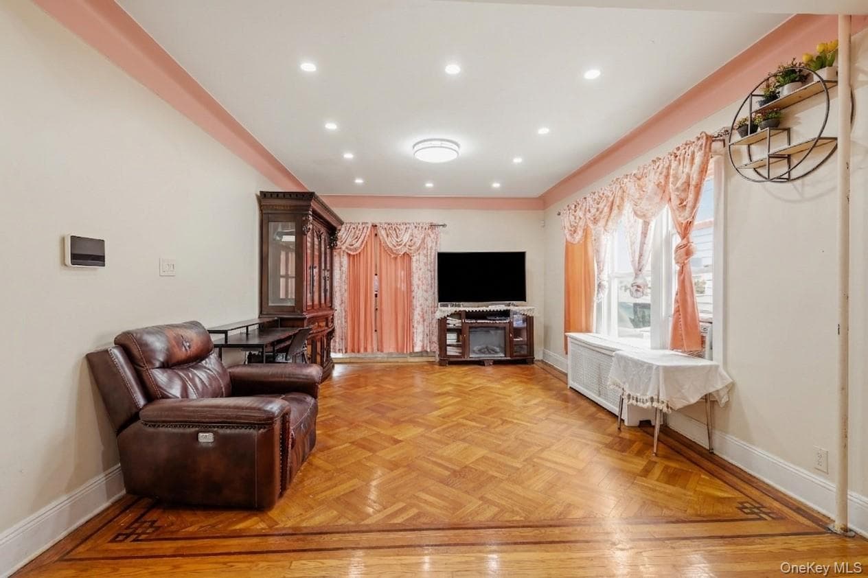 1667 E 51st Street thumbnail 7