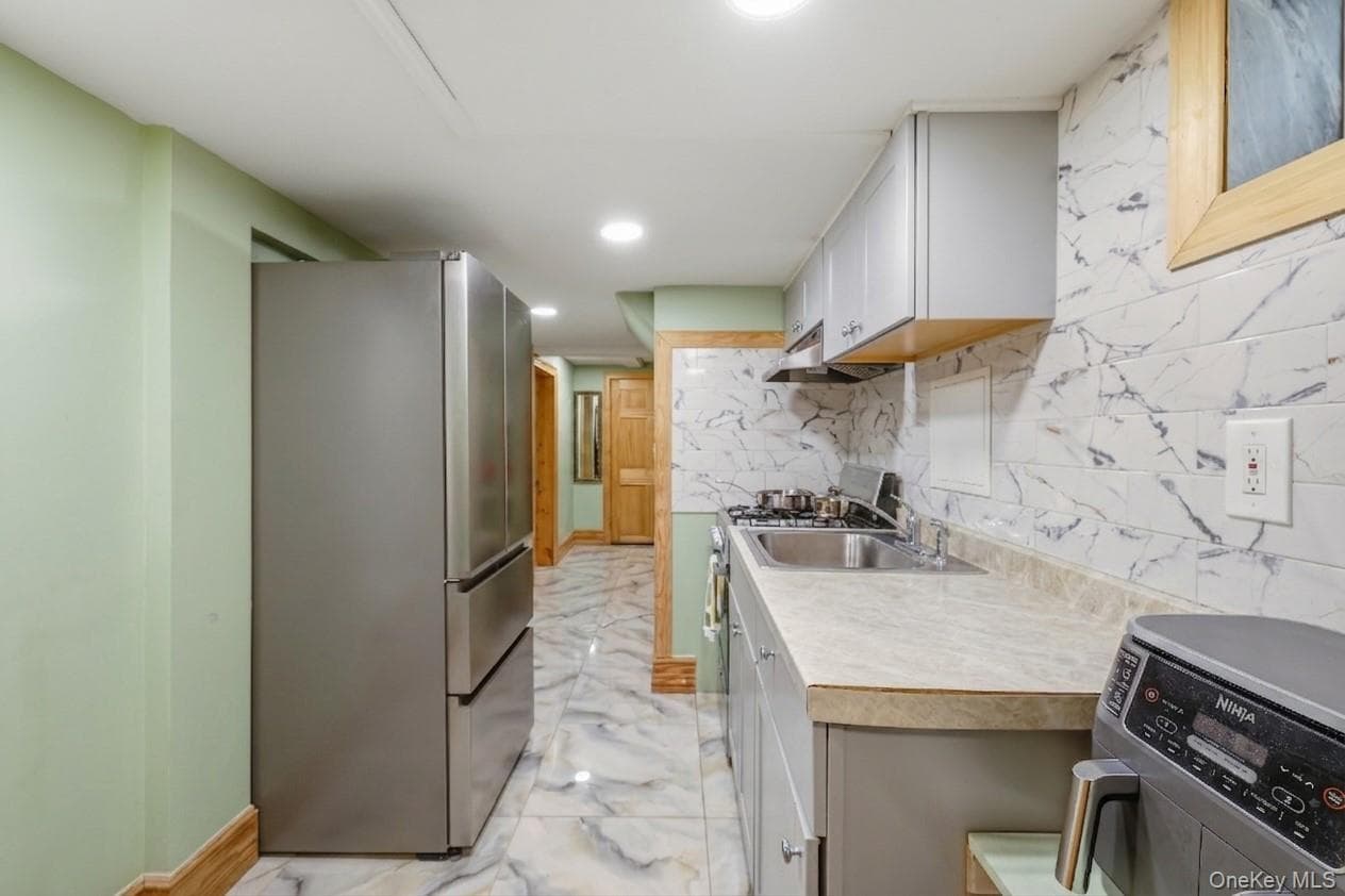 1667 E 51st Street thumbnail 12