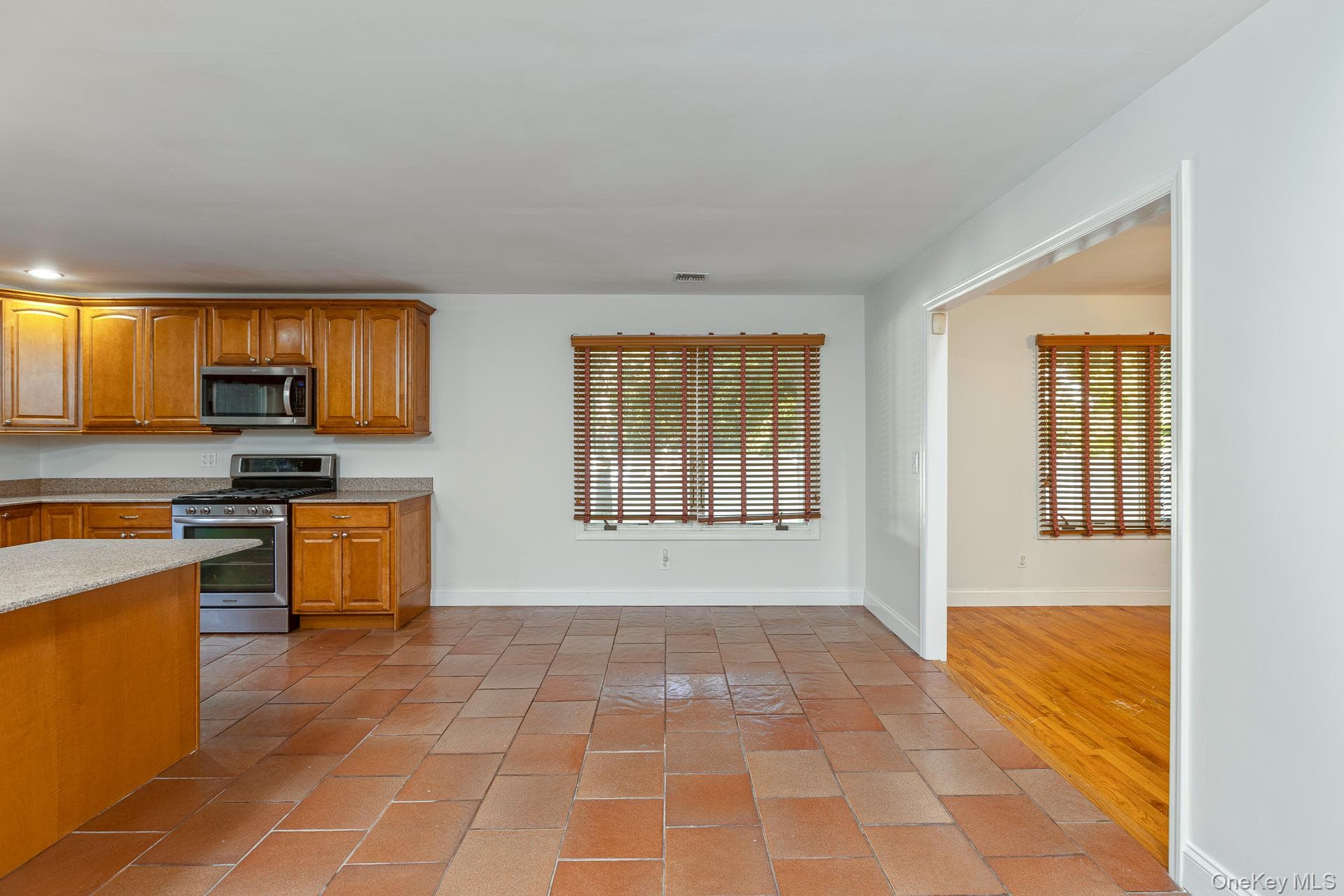 37 W Woodside Avenue thumbnail 12