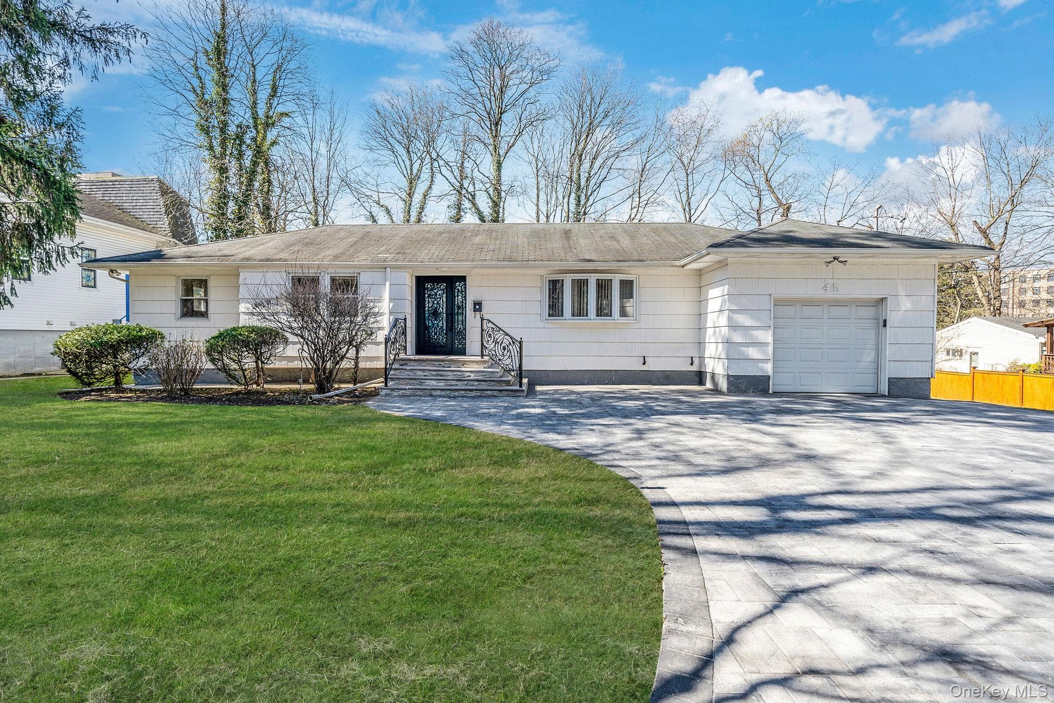 45 Roslyn Road, Roslyn Heights