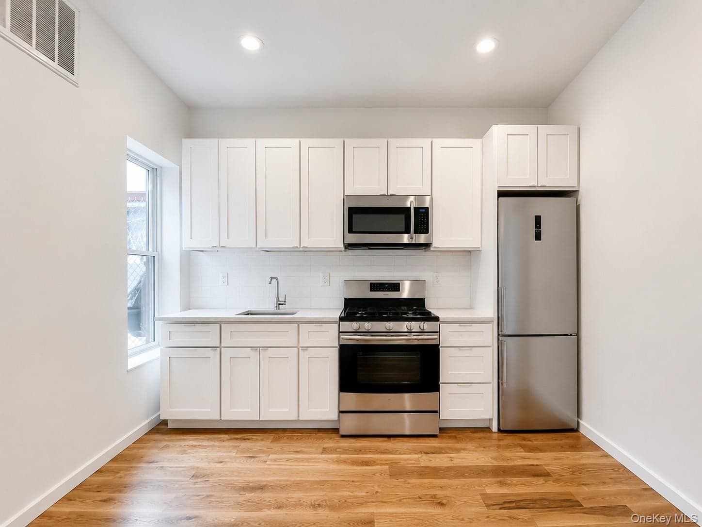 85 Rockaway Avenue thumbnail 5