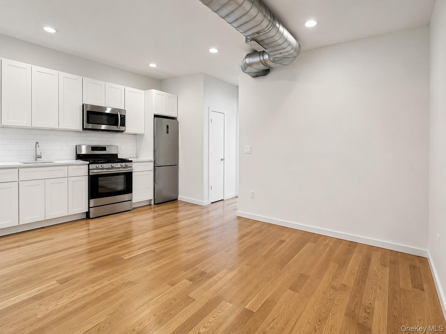 85 Rockaway Avenue thumbnail 4