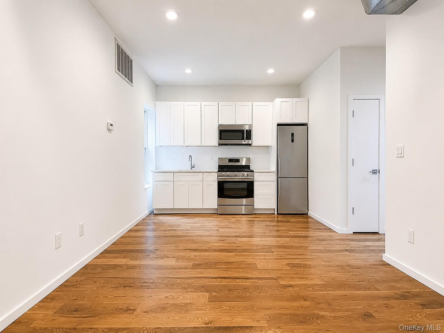 85 Rockaway Avenue thumbnail 3