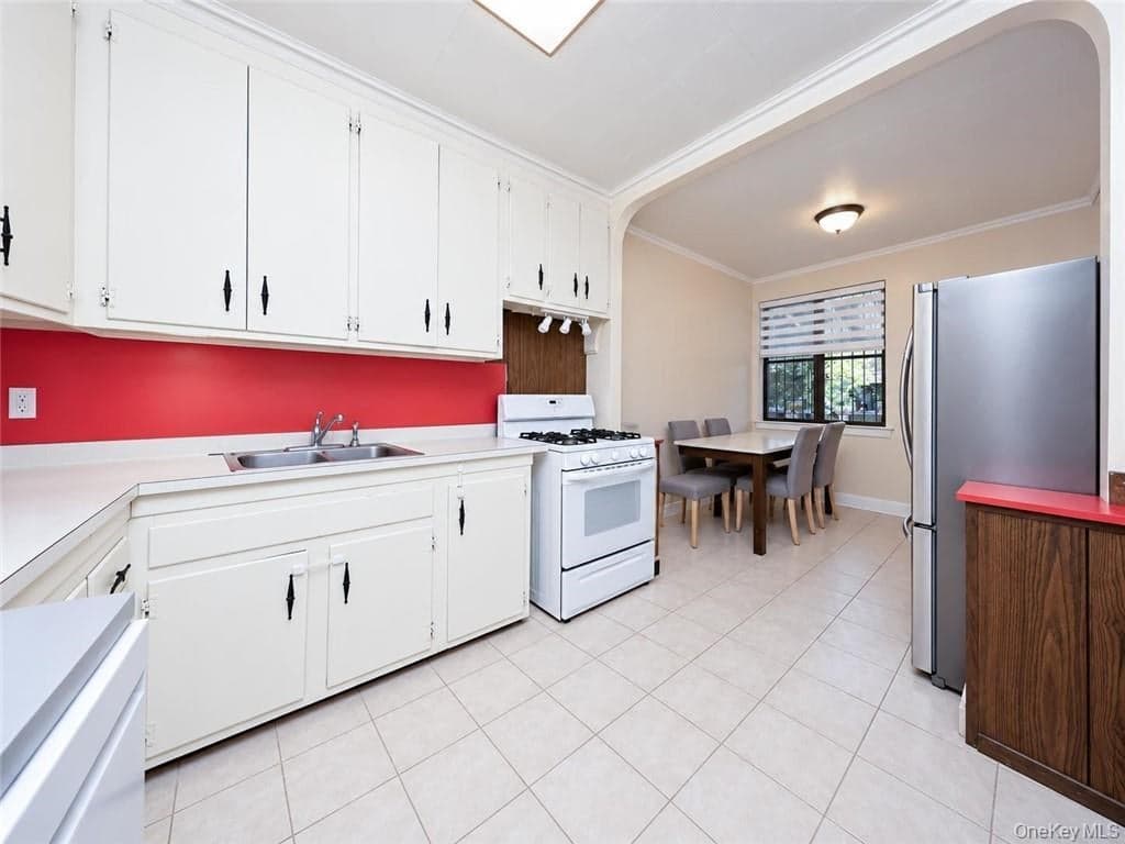 2345 E 26th Street thumbnail 11