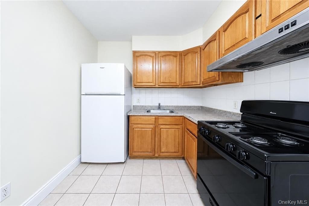 2345 E 26th Street thumbnail 9