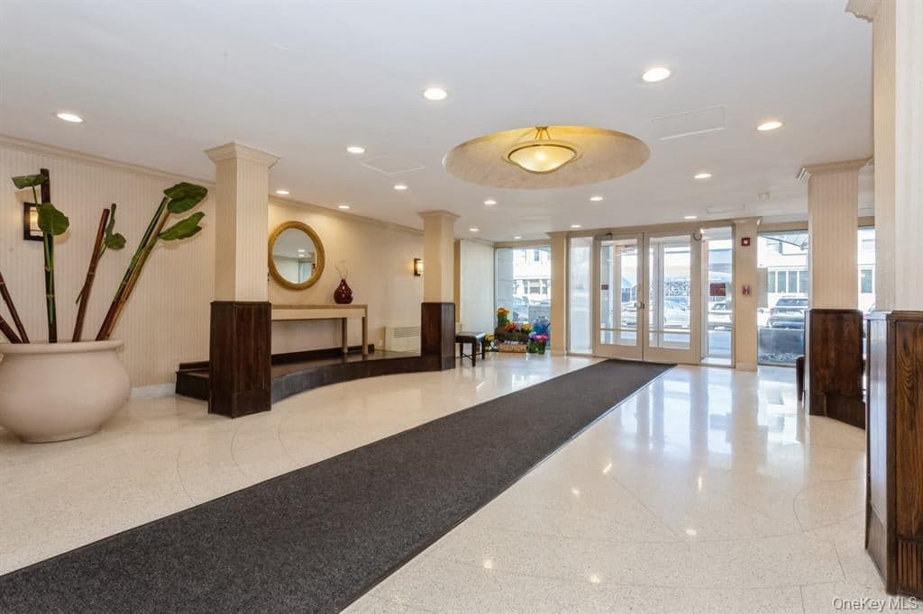 410 E Broadway Unit: 2F thumbnail 9