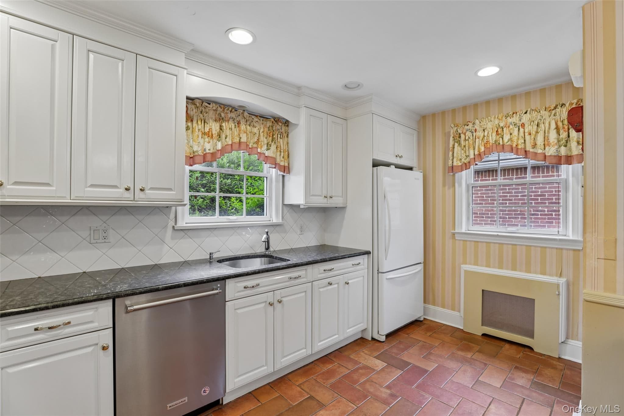 105 Stewart Avenue thumbnail 9