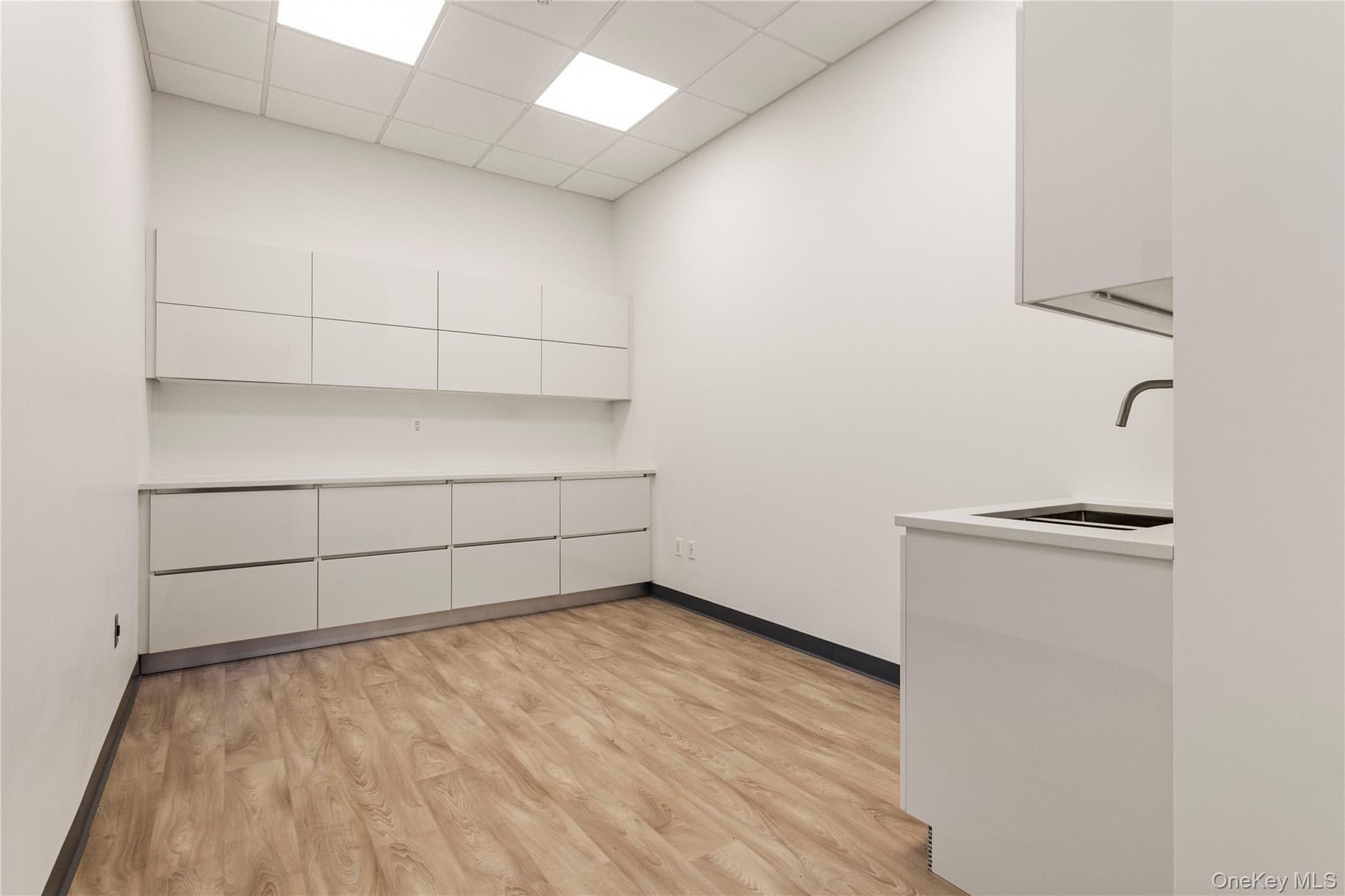 131-07 40th Road Unit: E20 thumbnail 2