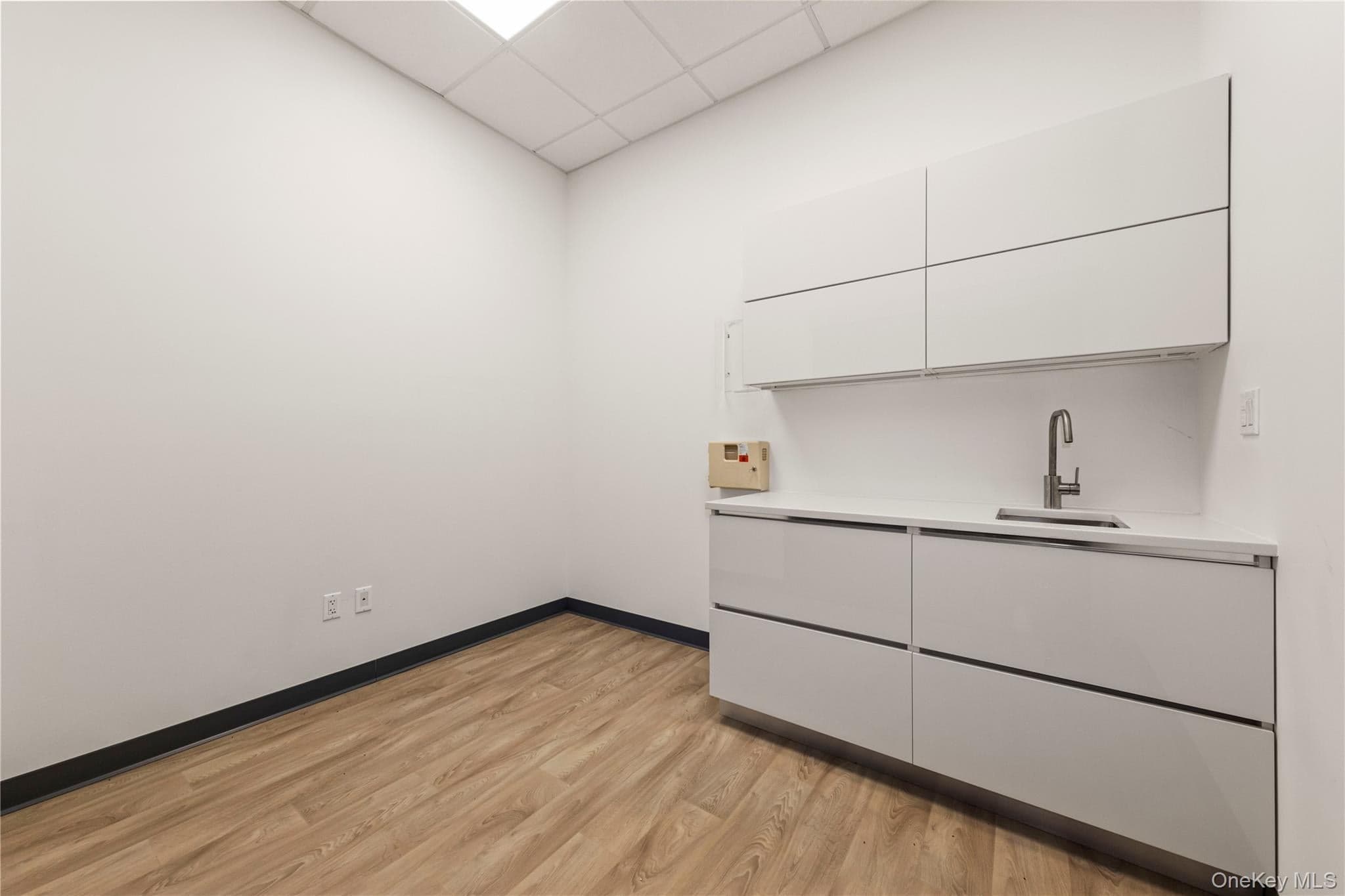 131-07 40th Road Unit: E20 thumbnail 8