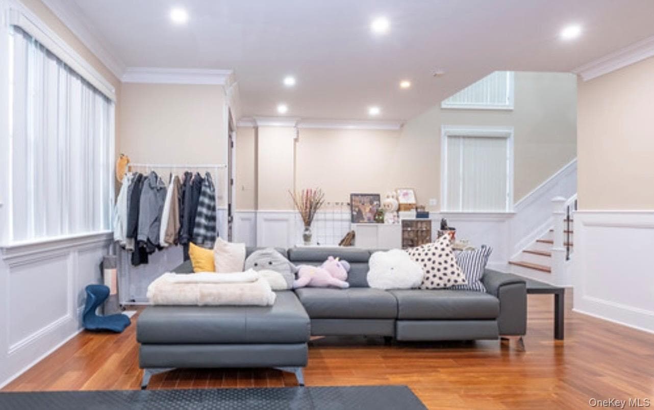24814 Van Zandt Avenue thumbnail 6