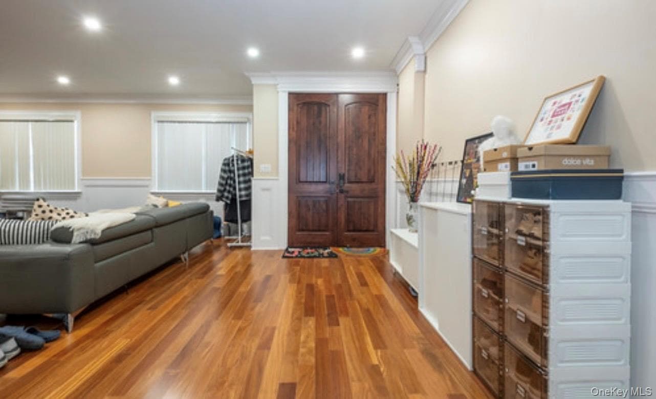 24814 Van Zandt Avenue thumbnail 3