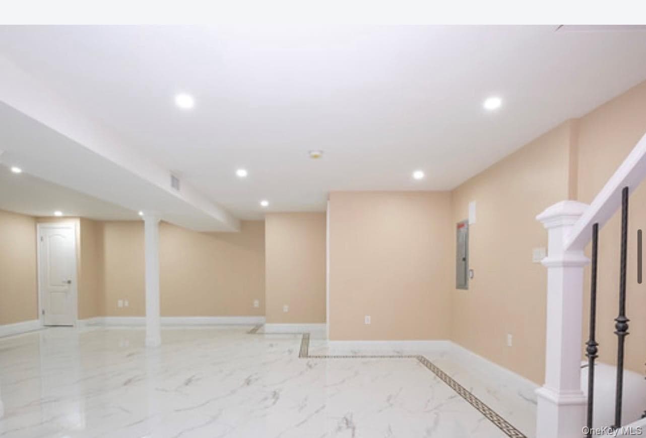 24814 Van Zandt Avenue thumbnail 13