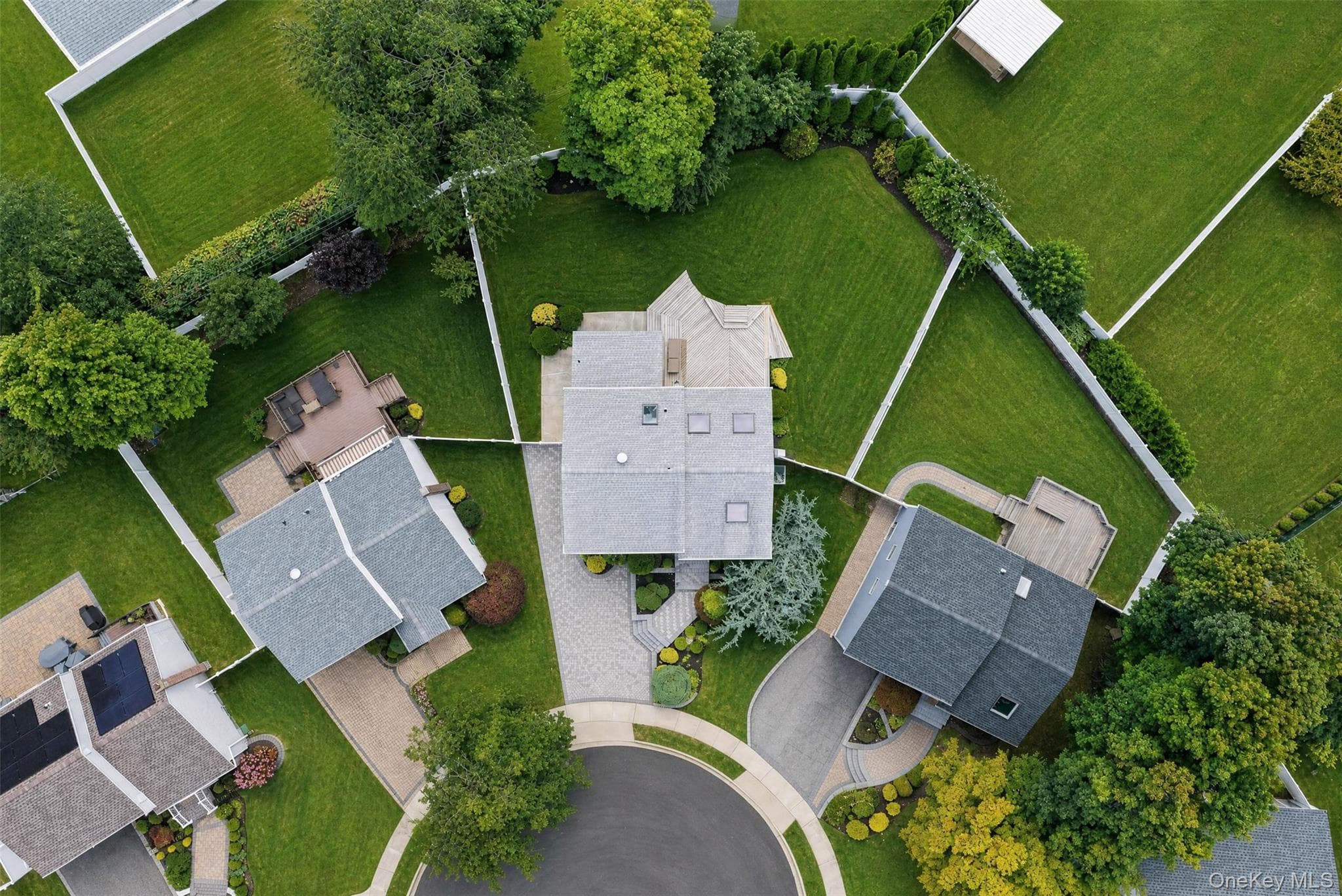 68 Briarwood Lane, Plainview