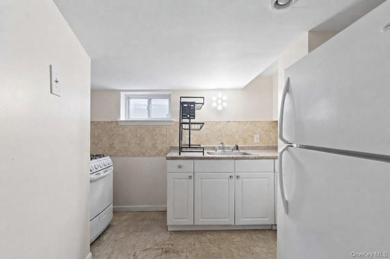684 Newton Avenue thumbnail 13