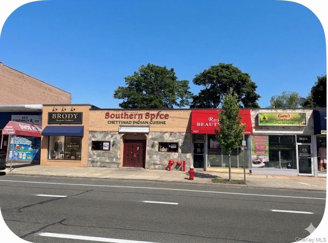 1635 Hillside Avenue, New Hyde Park