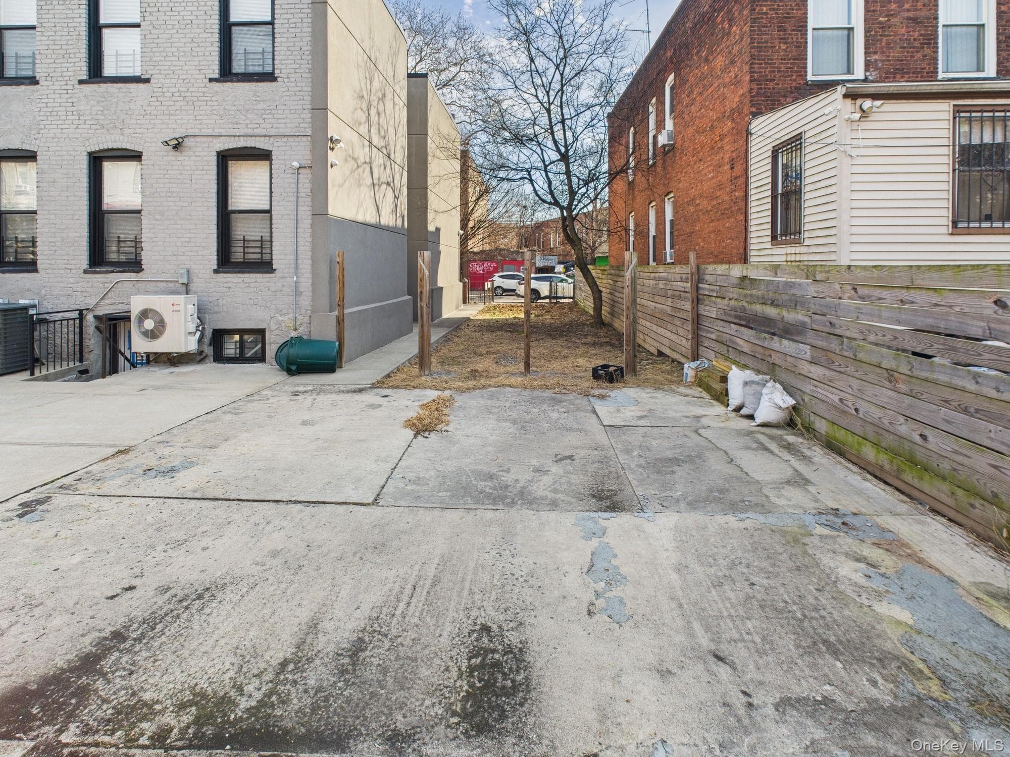 682 Hendrix Street thumbnail 3